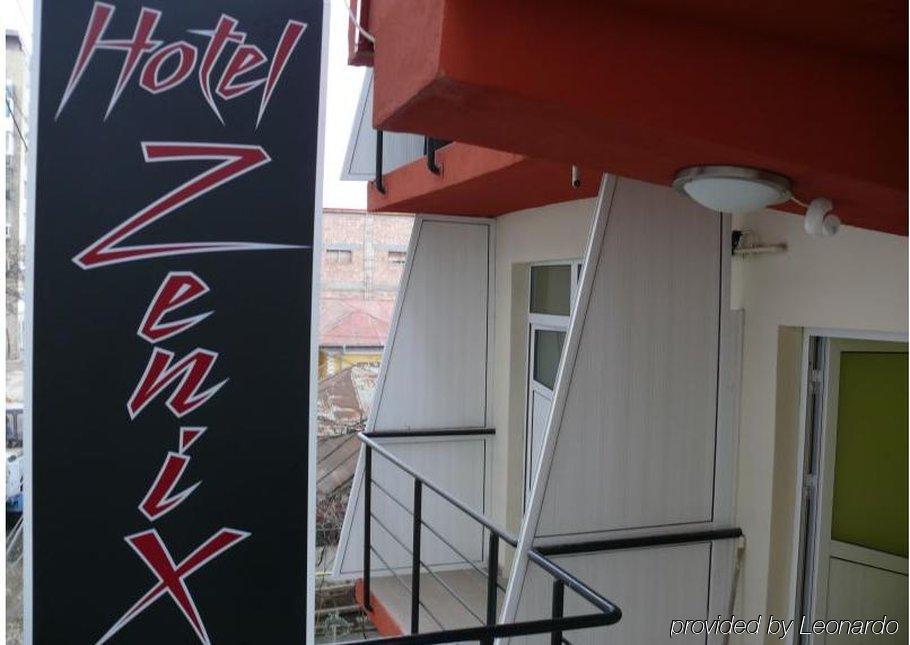Hotel Zenix Boekarest Buitenkant foto